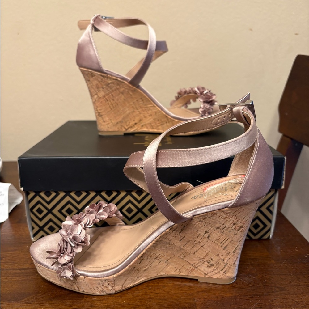 Nude wedges